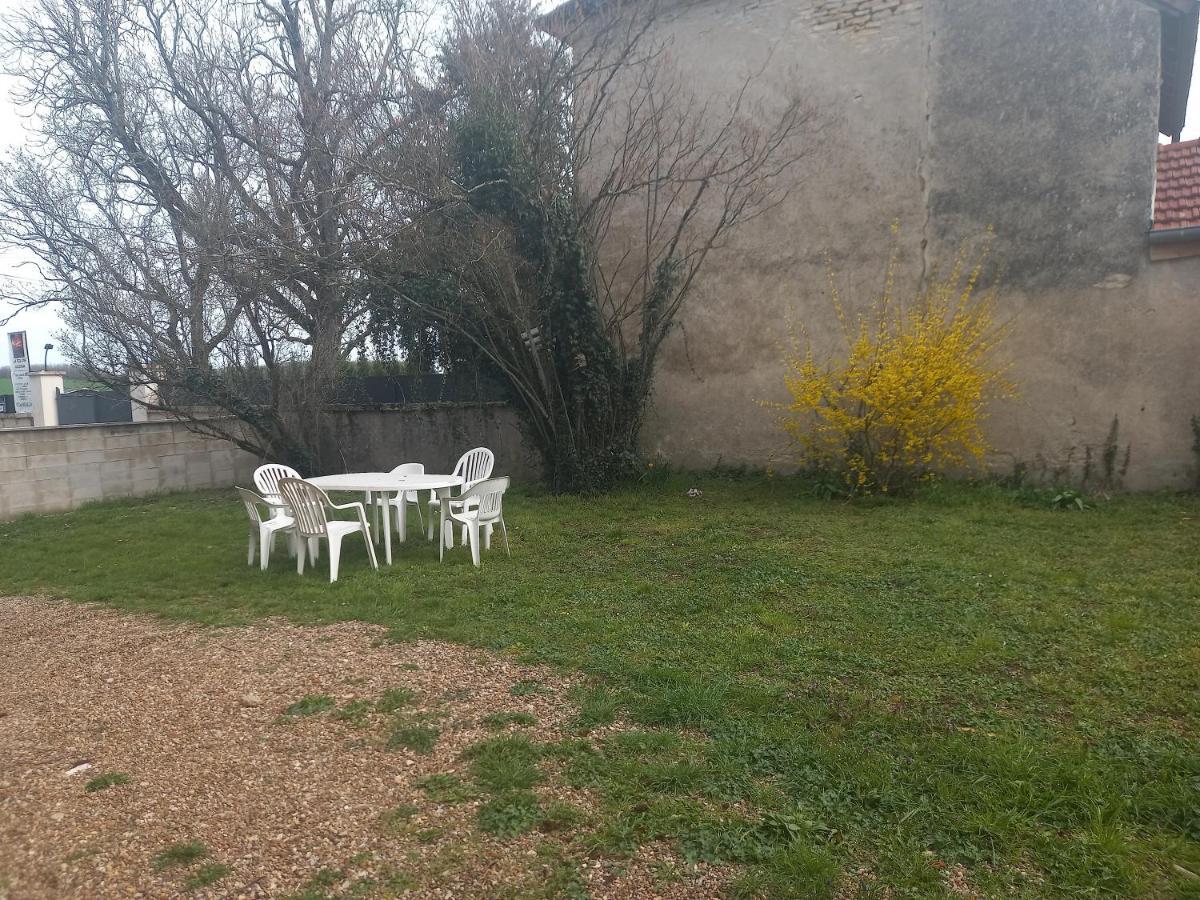 L'Univers, Vous Et Nous Pouilly-sur-Vingeanne エクステリア 写真